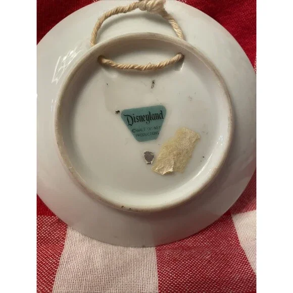 UNIQUE 1960's "Disneyland Park Souvenir" Decorative Hanging Plate w/Tinker Bell - Picture 3 of 4